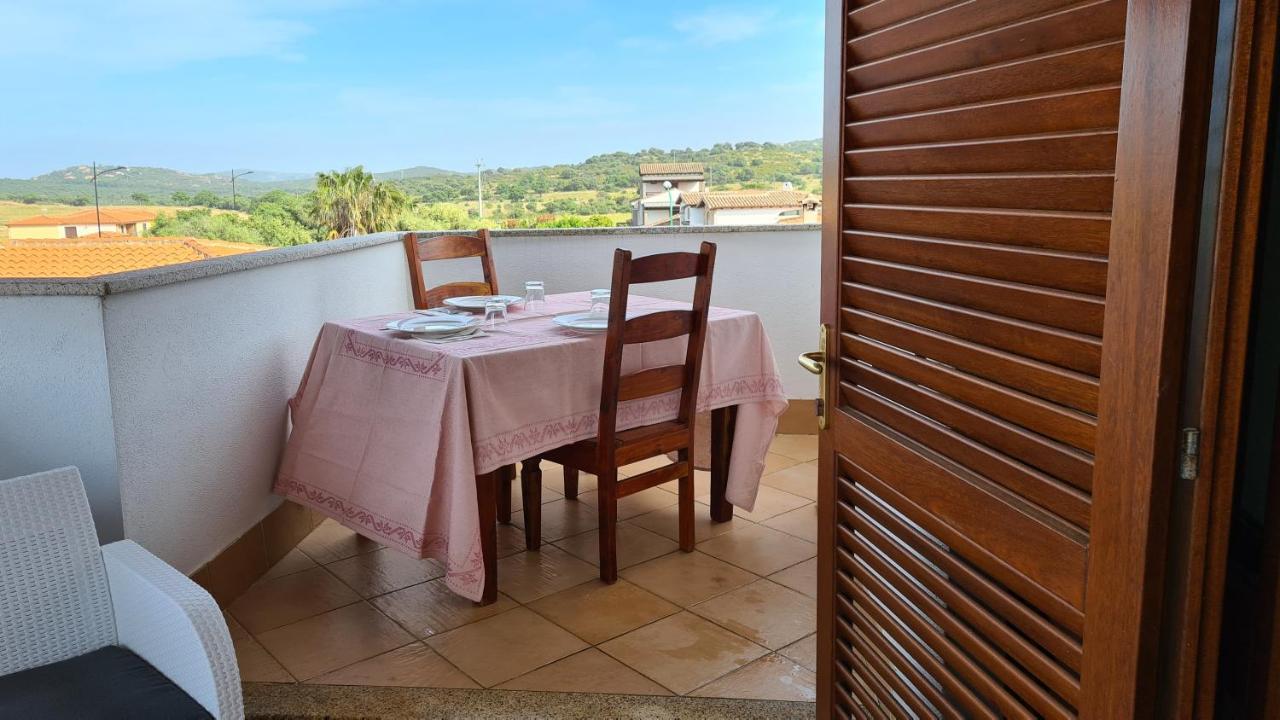 Appartamenti Bella Vista Su Tavolara Porto San Paolo  Esterno foto